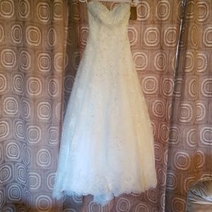 New Demetrios Ivory wedding dress